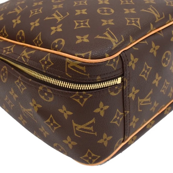 Authentic LV Excursion bag in Excellent pre-loved condition - Picture 5 of 10